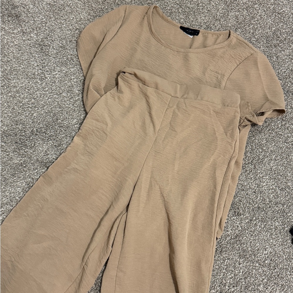 Two piece set - Picture 2 of 2